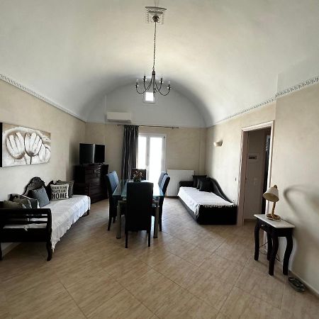 Veldi Art - Kamari Beach Apartment Fira  Dış mekan fotoğraf