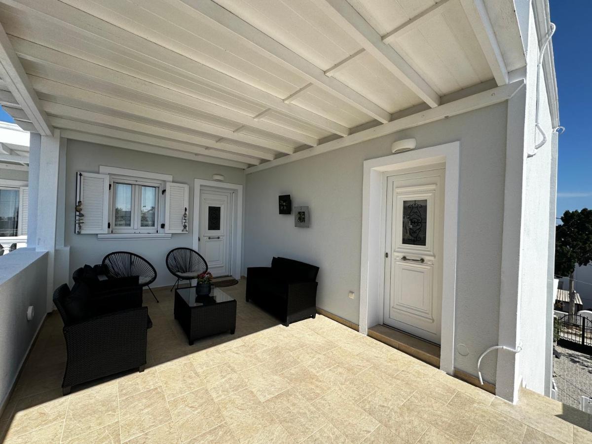 Veldi Art - Kamari Beach Apartment Fira  Dış mekan fotoğraf