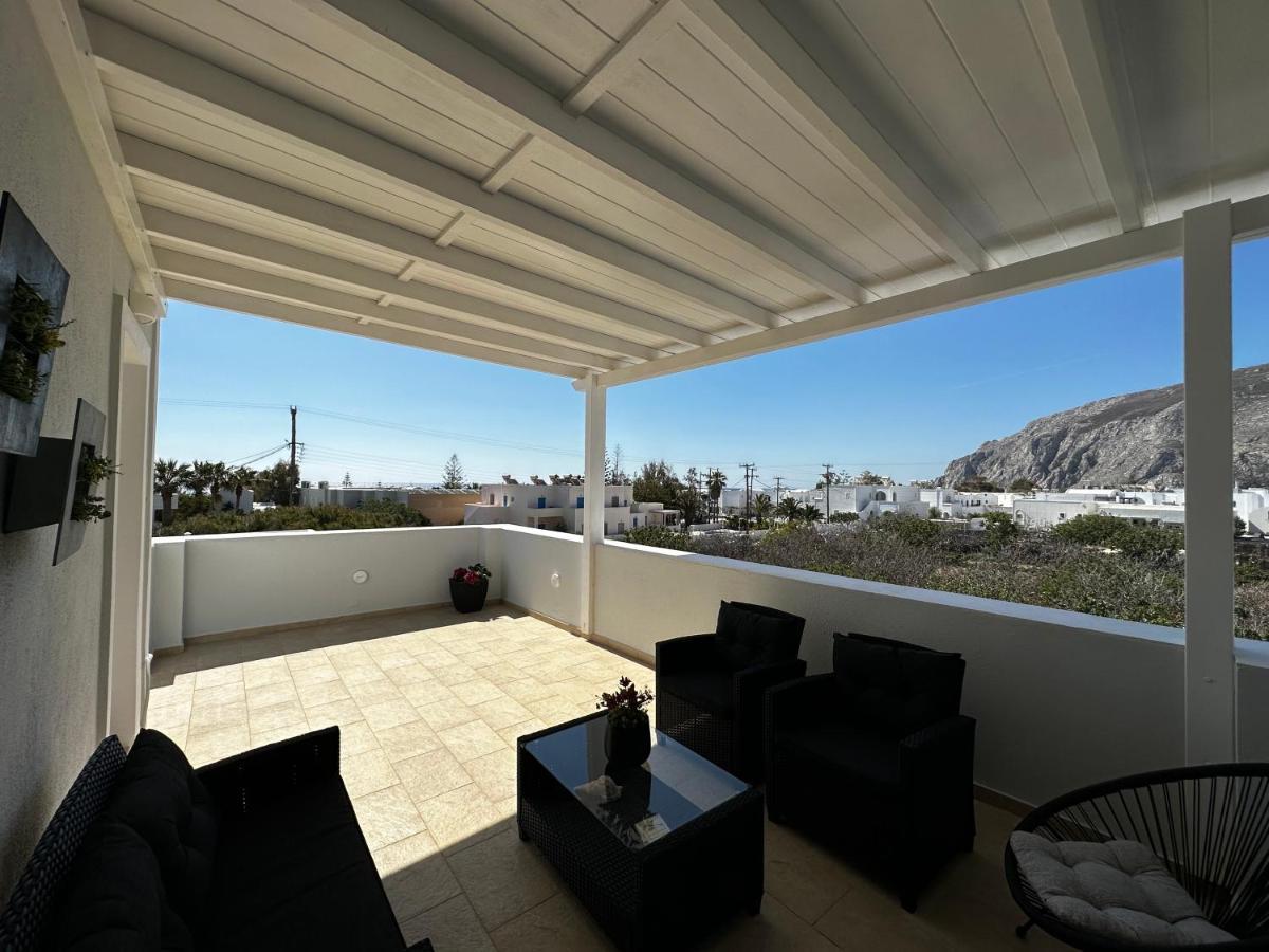 Veldi Art - Kamari Beach Apartment Fira  Dış mekan fotoğraf