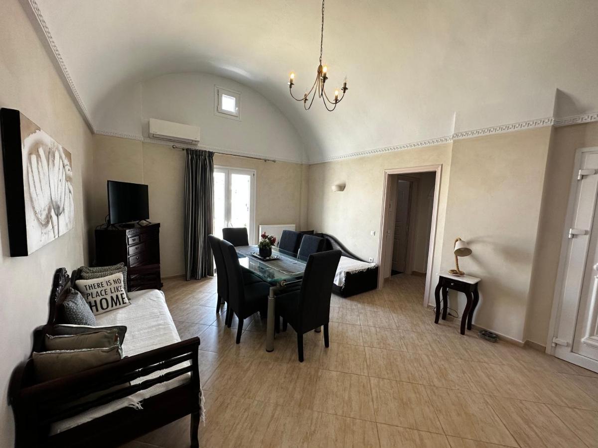 Veldi Art - Kamari Beach Apartment Fira  Dış mekan fotoğraf