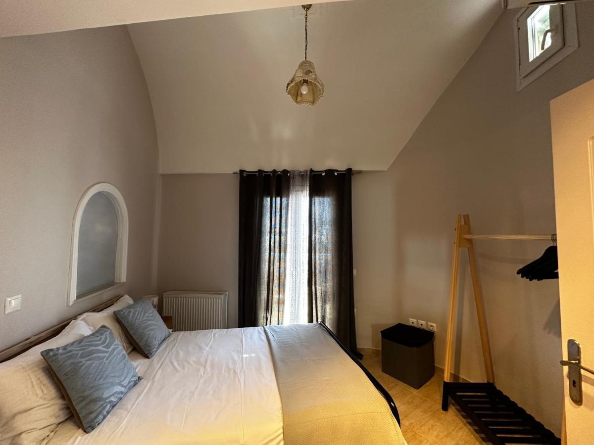 Veldi Art - Kamari Beach Apartment Fira  Dış mekan fotoğraf