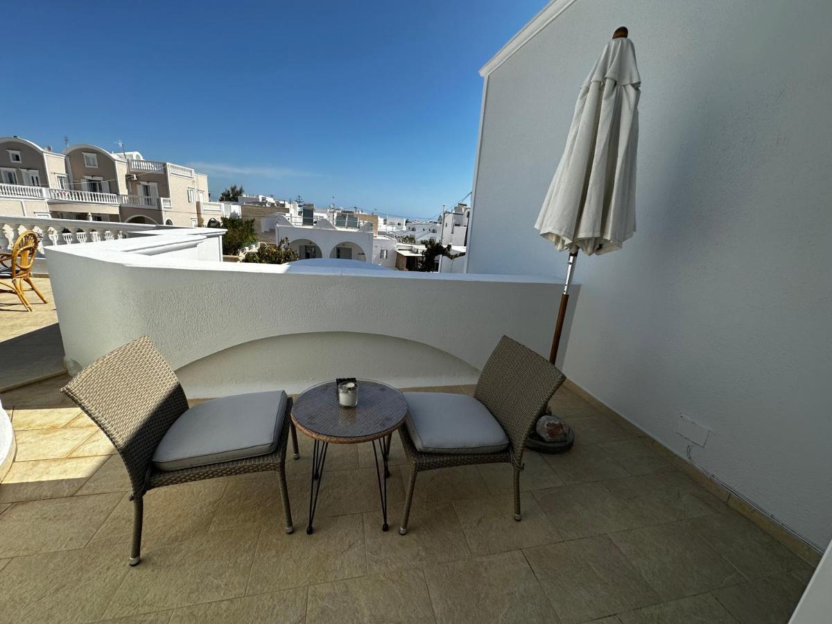 Veldi Art - Kamari Beach Apartment Fira  Dış mekan fotoğraf