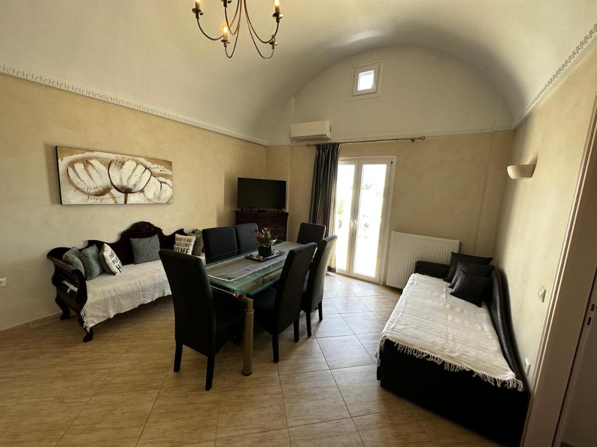 Veldi Art - Kamari Beach Apartment Fira  Dış mekan fotoğraf