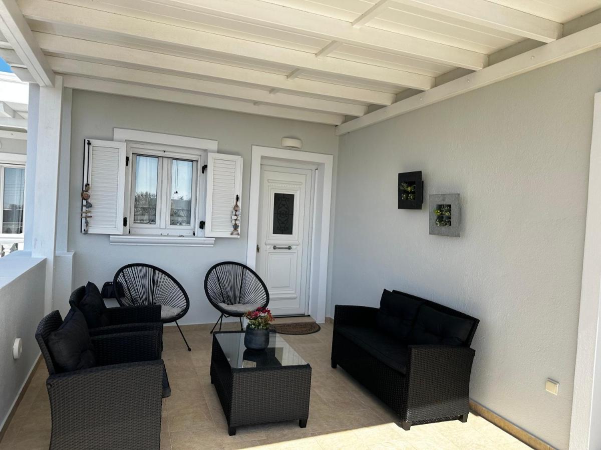 Veldi Art - Kamari Beach Apartment Fira  Dış mekan fotoğraf