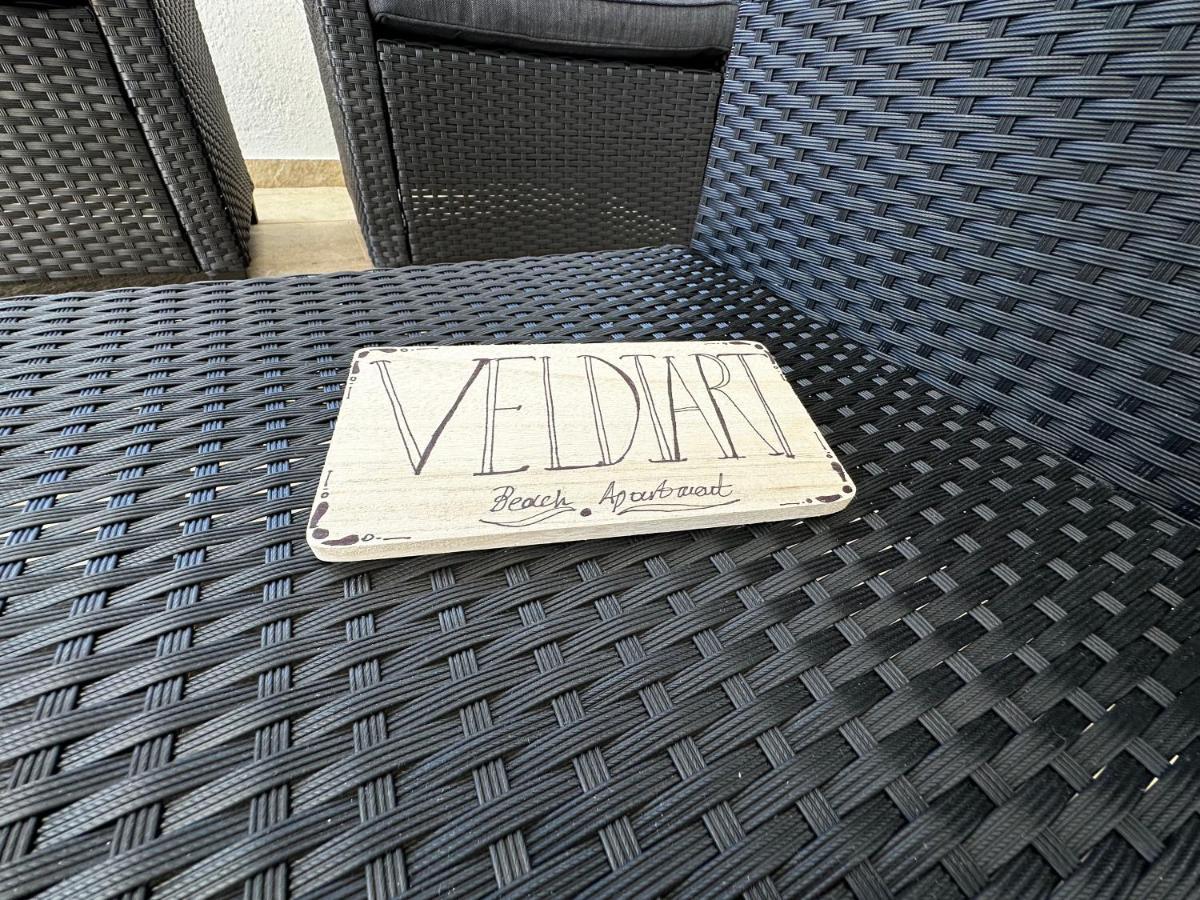 Veldi Art - Kamari Beach Apartment Fira  Dış mekan fotoğraf