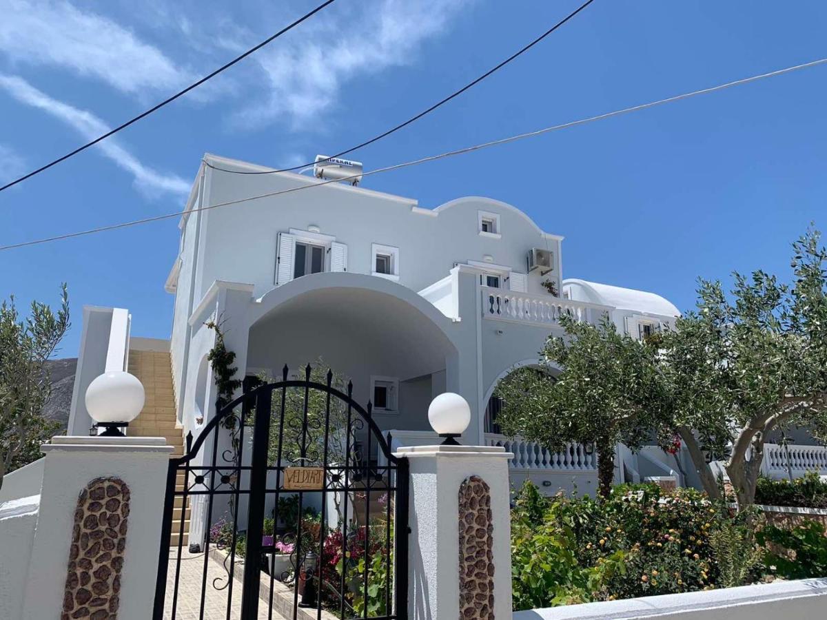 Veldi Art - Kamari Beach Apartment Fira  Dış mekan fotoğraf
