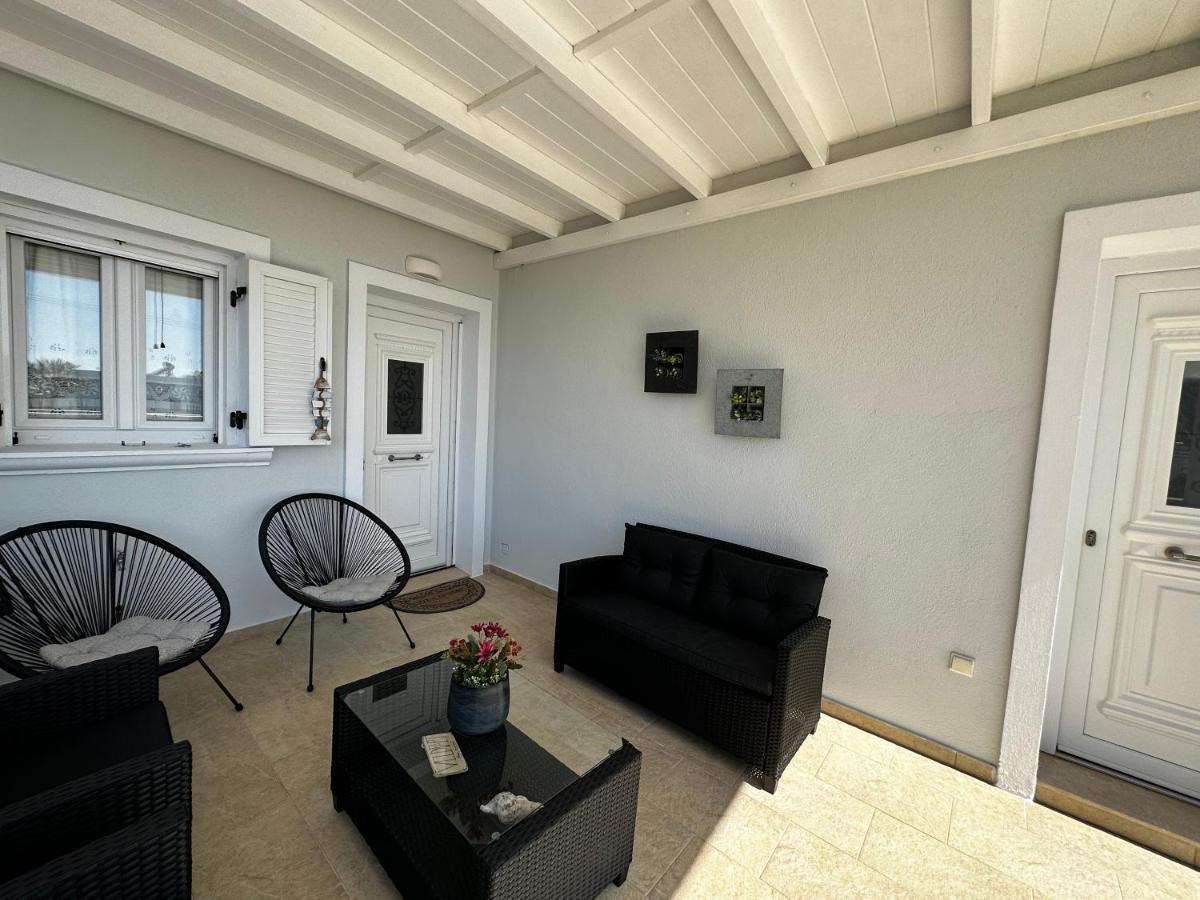 Veldi Art - Kamari Beach Apartment Fira  Dış mekan fotoğraf