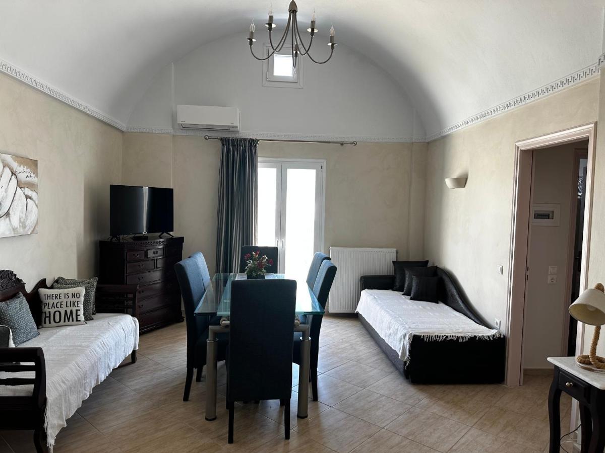 Veldi Art - Kamari Beach Apartment Fira  Dış mekan fotoğraf