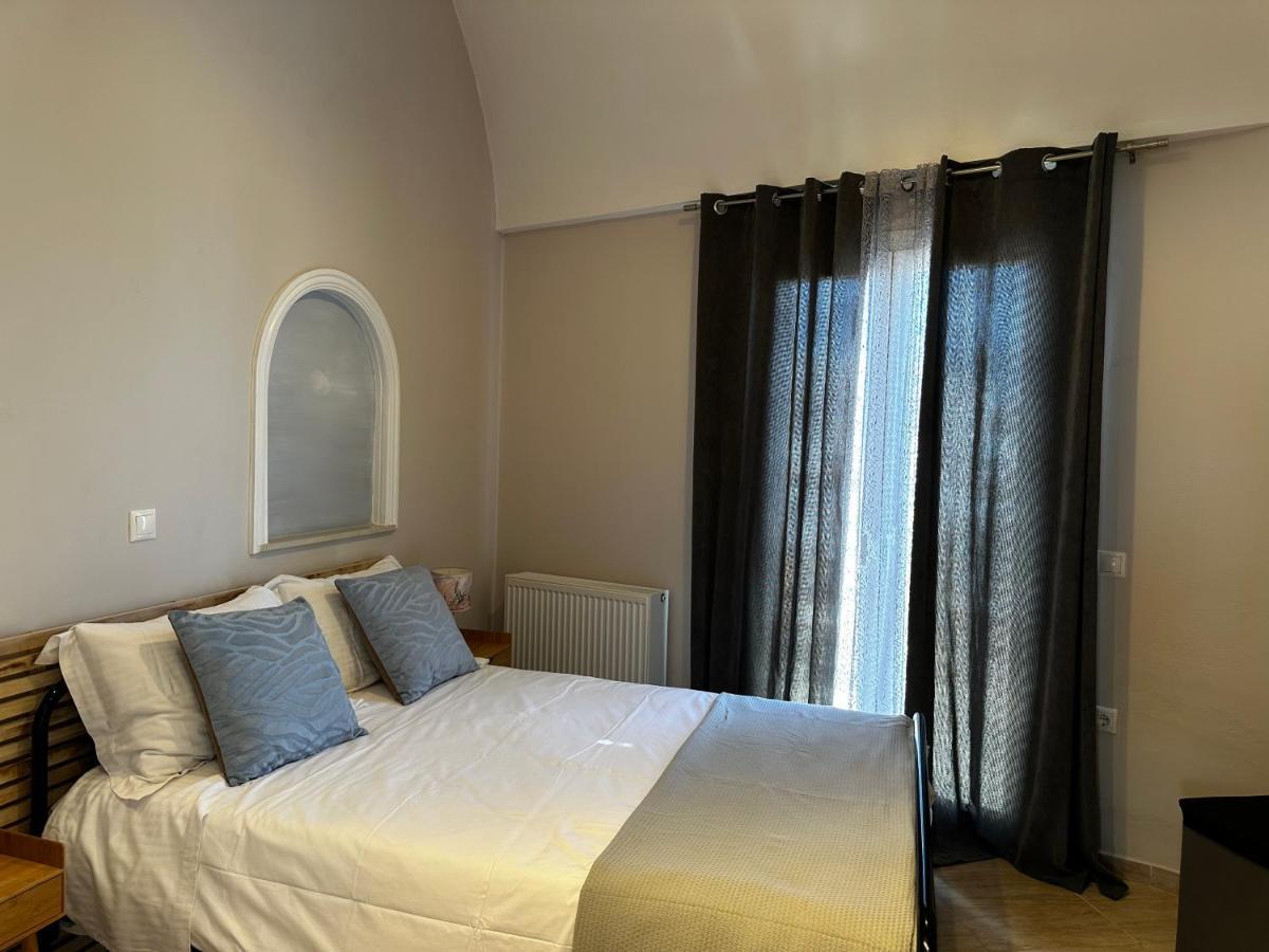 Veldi Art - Kamari Beach Apartment Fira  Dış mekan fotoğraf