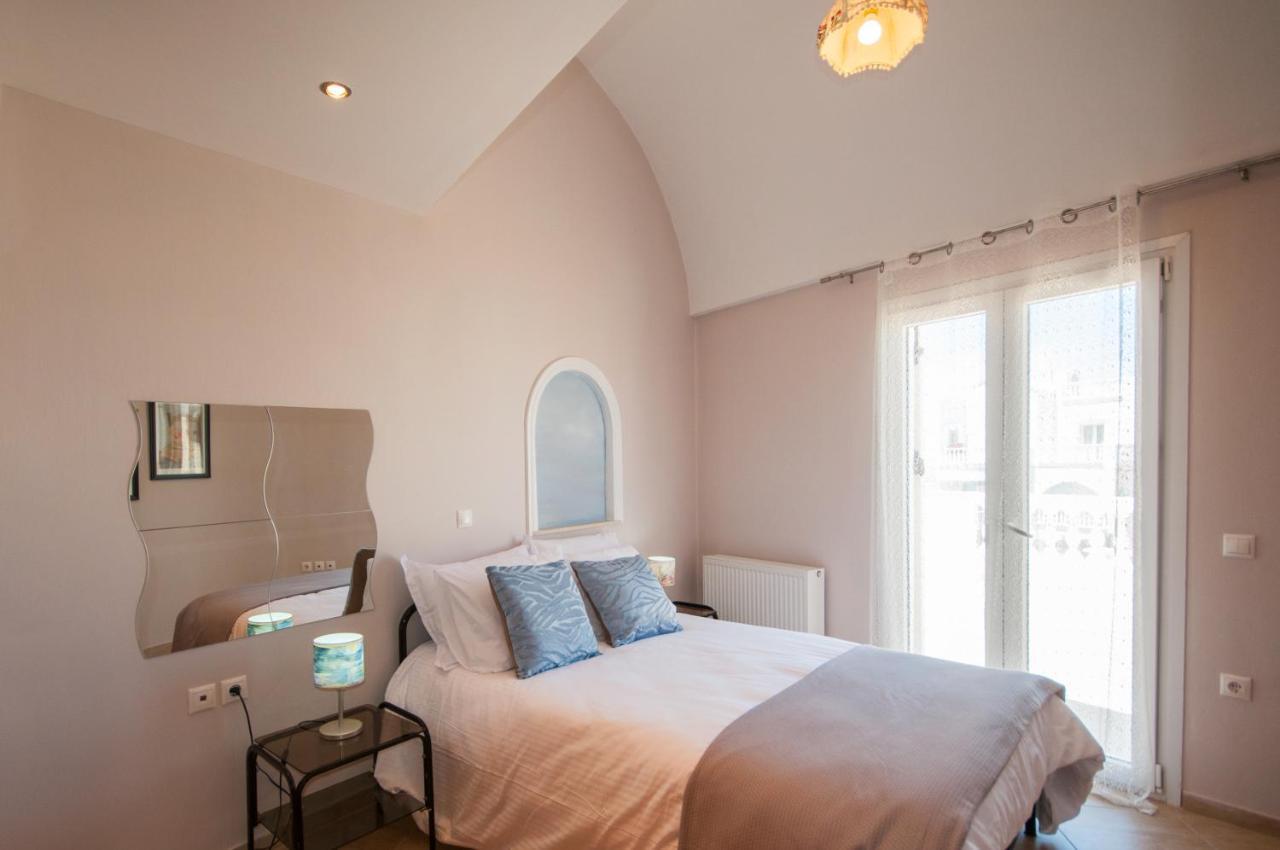 Veldi Art - Kamari Beach Apartment Fira  Dış mekan fotoğraf
