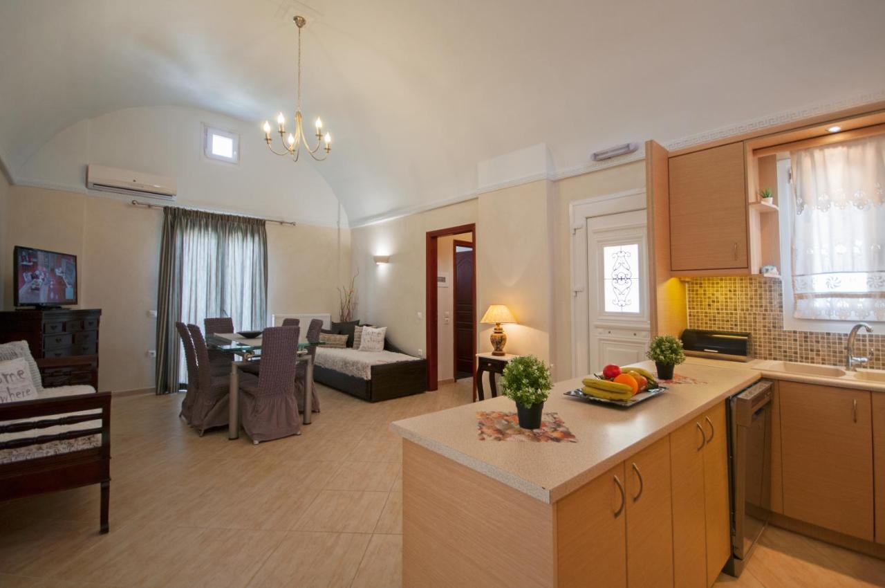 Veldi Art - Kamari Beach Apartment Fira  Dış mekan fotoğraf