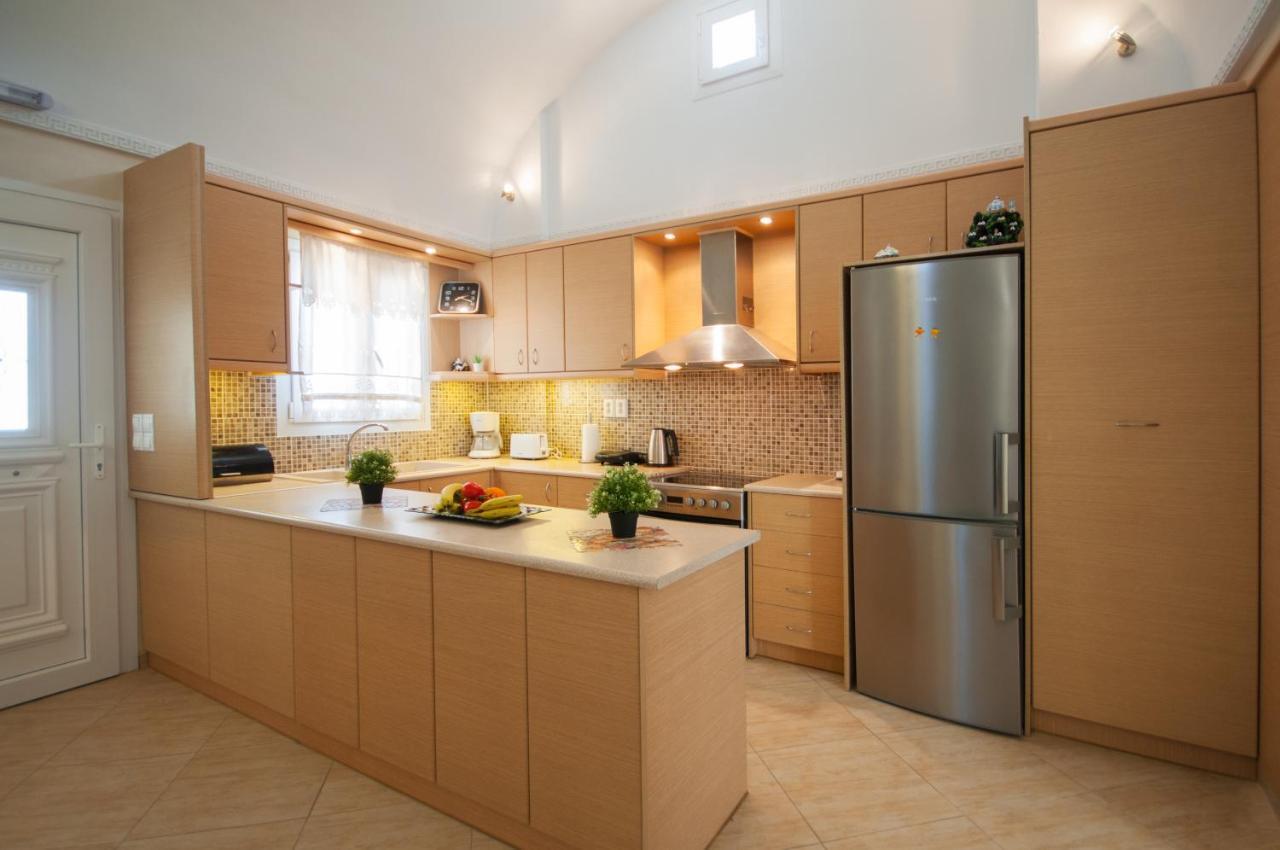 Veldi Art - Kamari Beach Apartment Fira  Dış mekan fotoğraf