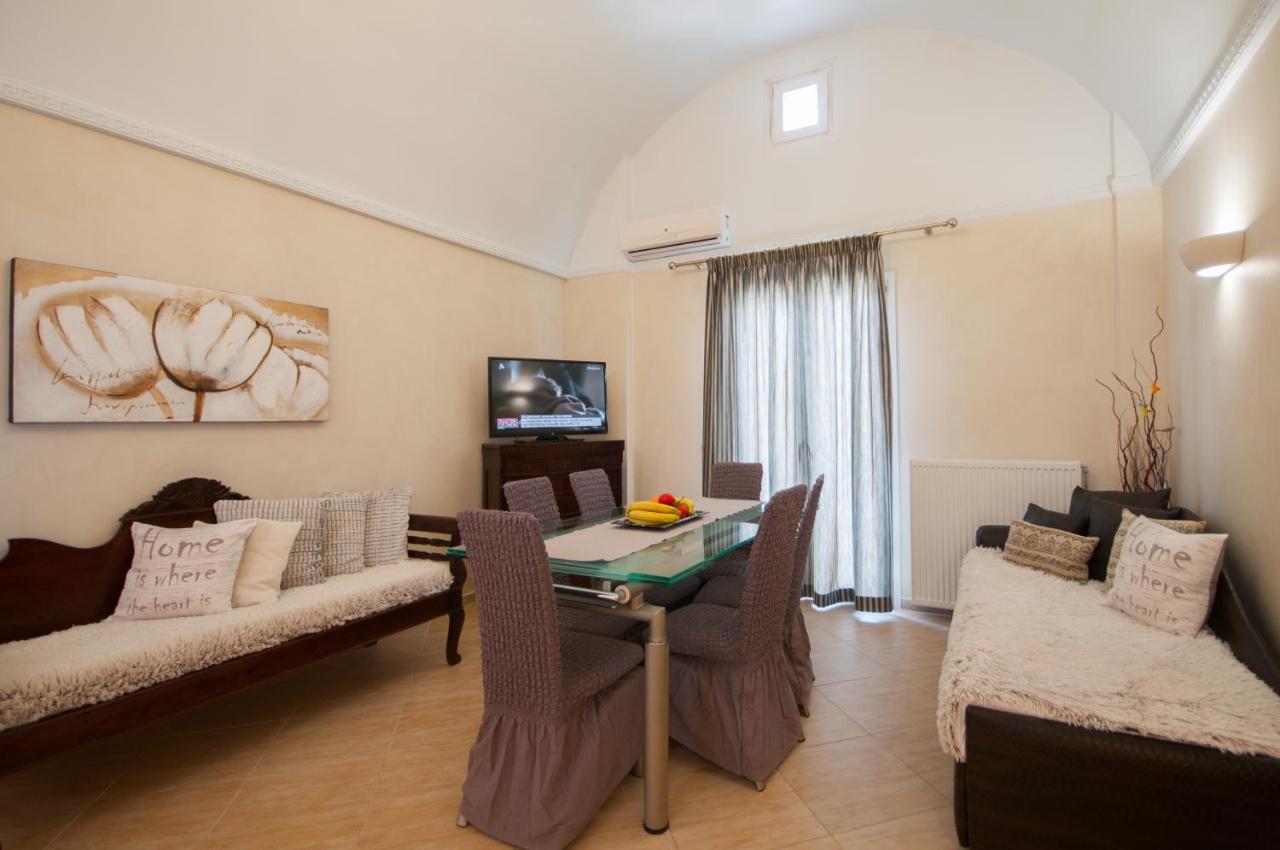 Veldi Art - Kamari Beach Apartment Fira  Dış mekan fotoğraf